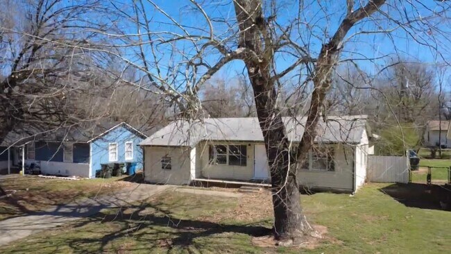 Building Photo - 3512 Brookside Dr