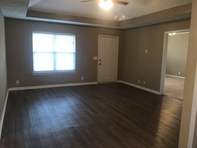 Building Photo - 157 Clearidge Dr