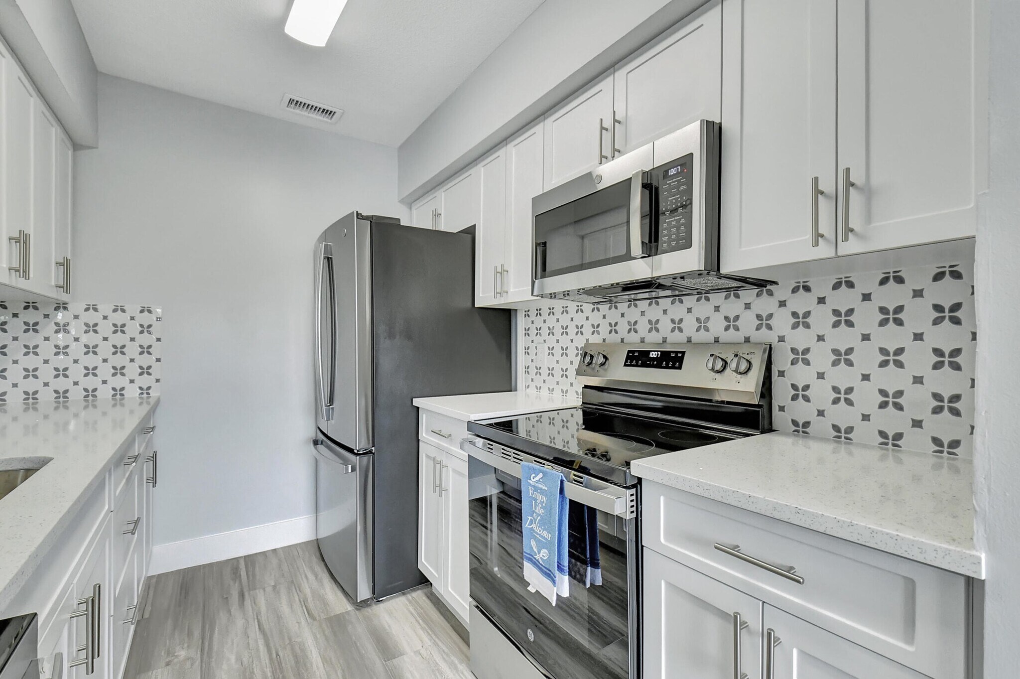 Building Photo - 815 W Boynton Beach Blvd