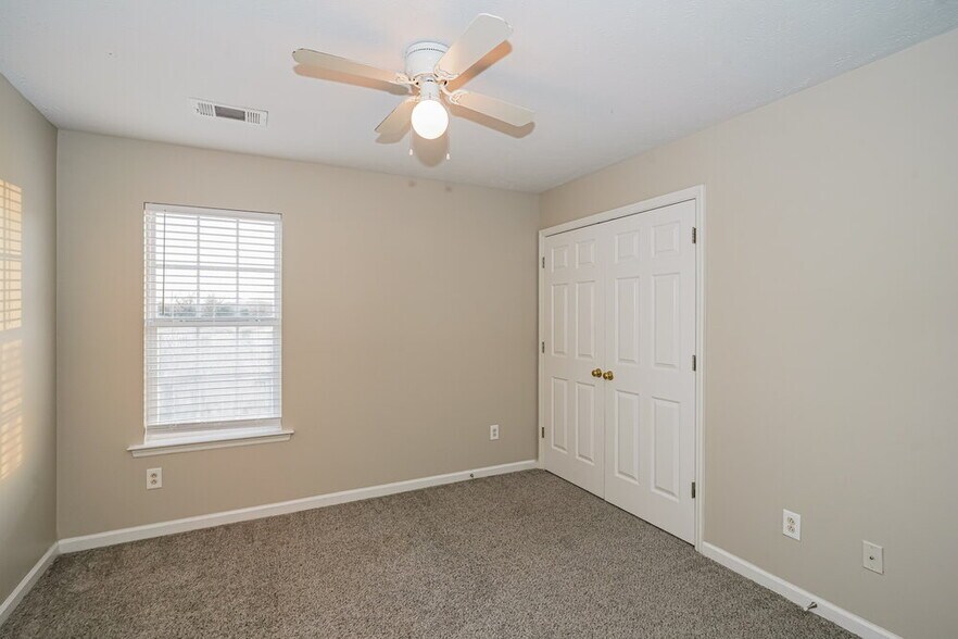 Building Photo - 5555 Craftwood Dr