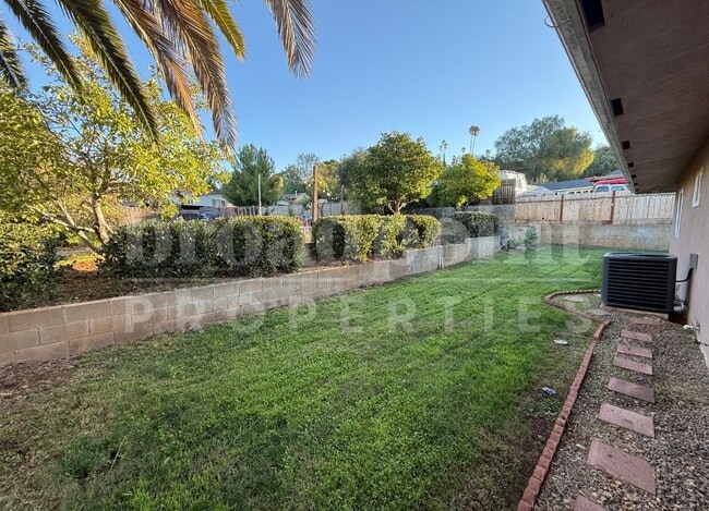 Building Photo - 440 Chestnut Ln