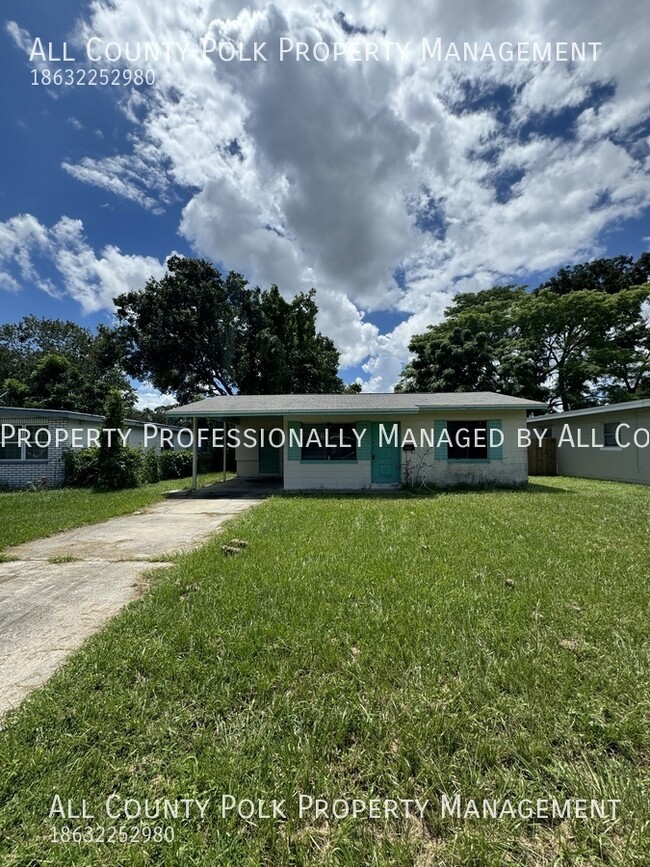 Primary Photo - Centrally Located 2/3 Bedroom N St Pete Ho...