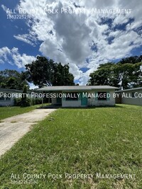 Building Photo - Centrally Located 2/3 Bedroom N St Pete Ho...