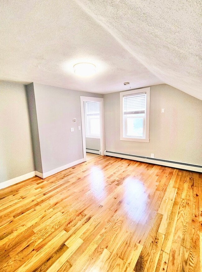 Building Photo - 107 Sterry St