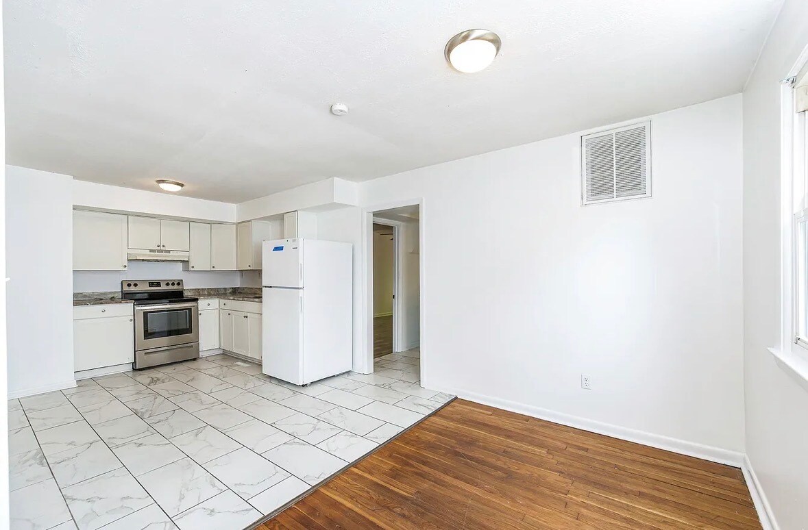 Building Photo - 1208 Louis Ln