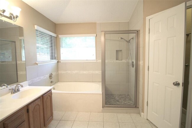 Building Photo - 13301 Tamayo Dr