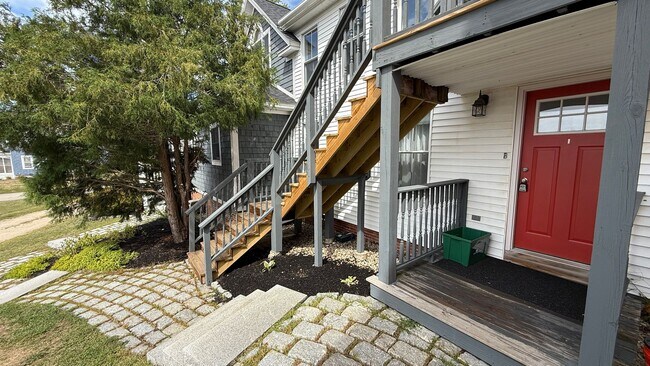Building Photo - 597 Portland St