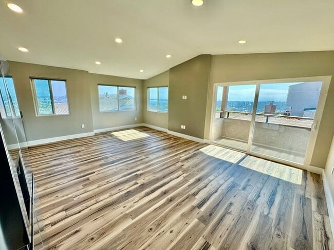 Building Photo - Welcome to this stunning 1 bedroom, 1 bathroom ADU in the highly desirable Bay Park community!
