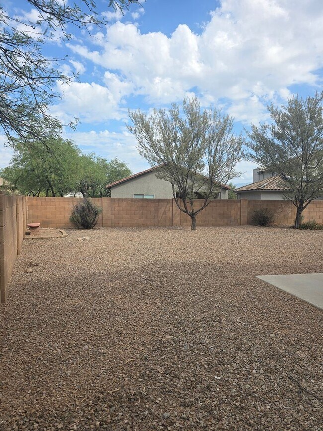 Building Photo - FREE RENT FOR OCTOBER AND $100 VISA GIFT C...