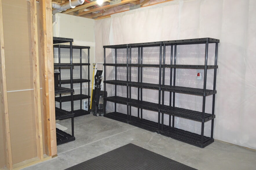 Building Photo - 751 Mission Point Rd