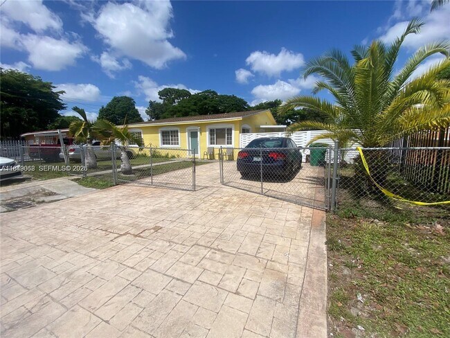 Building Photo - 10440 NW 28th Ct