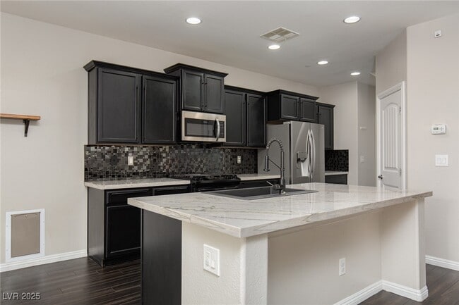 Building Photo - 61 Jasmine Point St