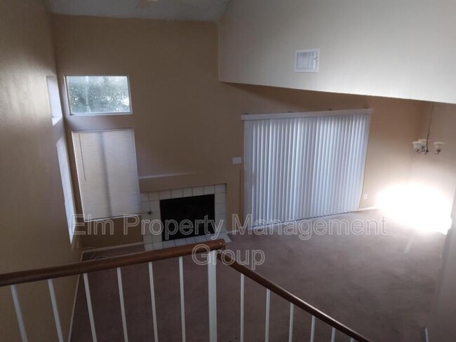 Building Photo - 1727 Comstock Dr