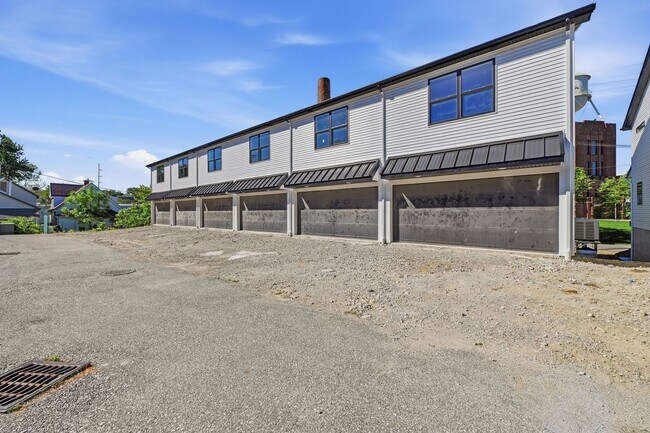 Building Photo - 4728 Walworth Ave