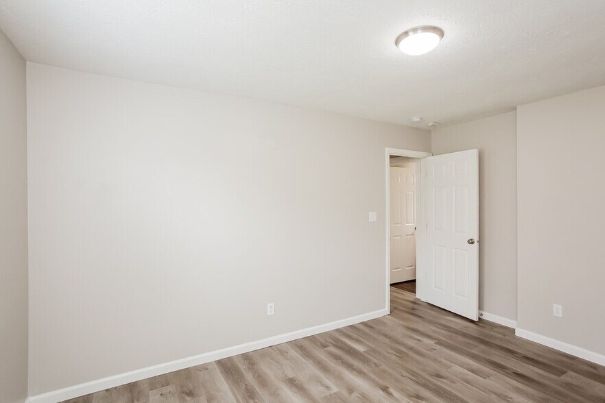 Building Photo - 5620 Willowridge Ct