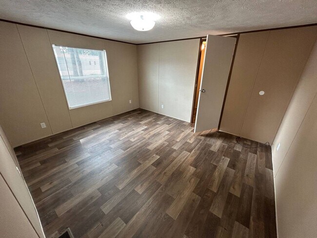 Building Photo - 1111 Teneile St