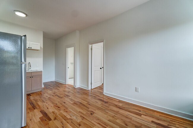 Building Photo - 522 Elm St