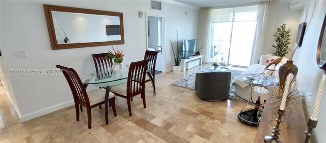 Building Photo - 170 SE 14th St