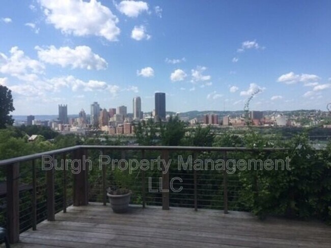 Building Photo - 6 Regina St