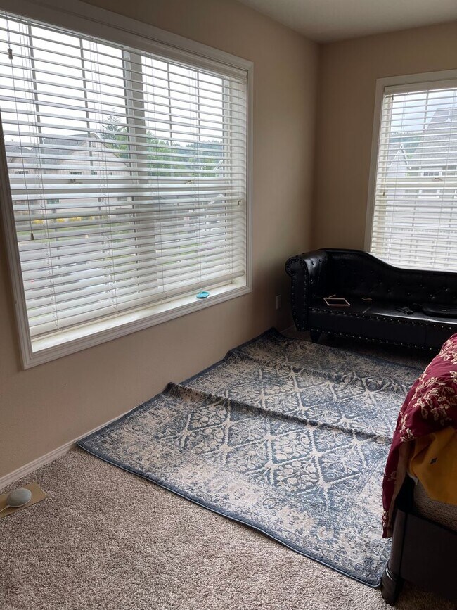 Building Photo - 20711 SW Rosemount St