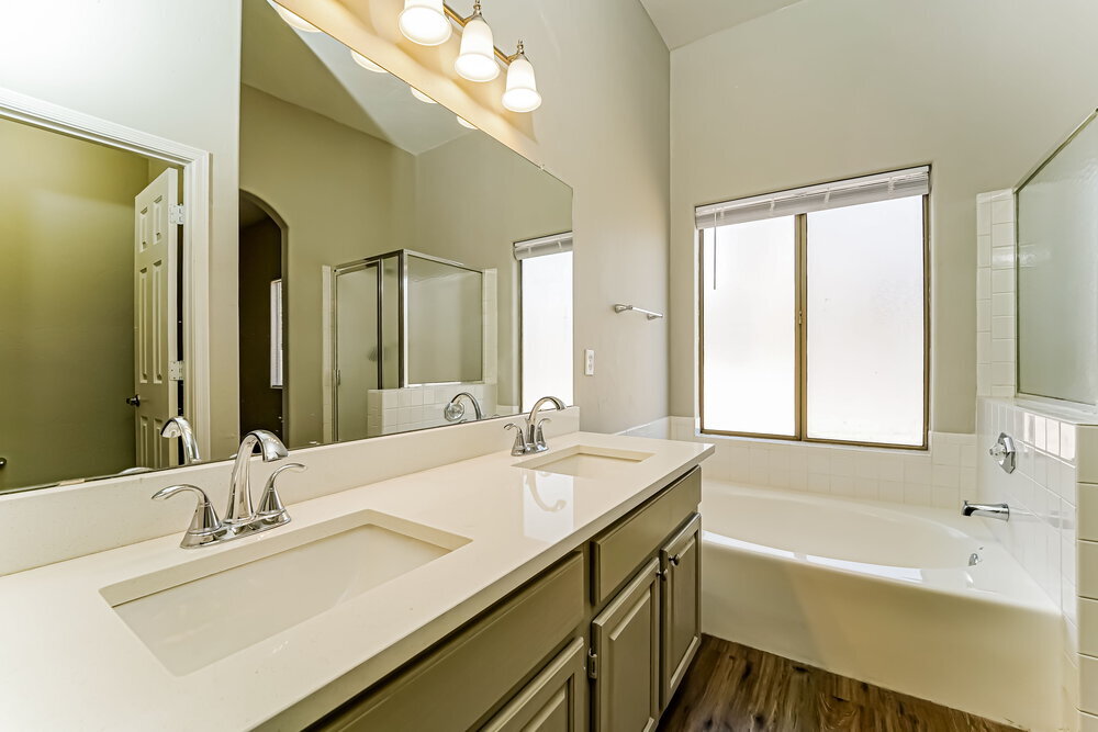 Building Photo - 1534 W Churchill Pl