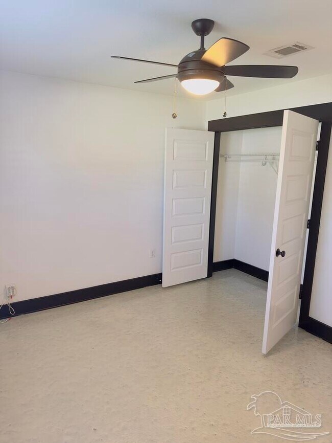 Building Photo - 6408 Sarasota St