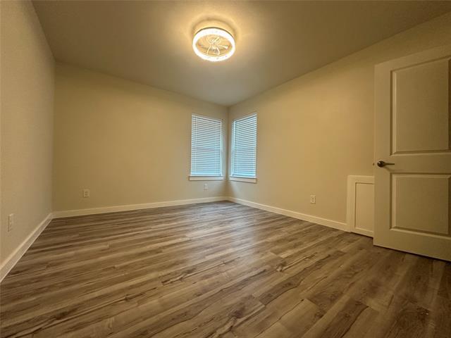 Building Photo - 809 Lotus Dr