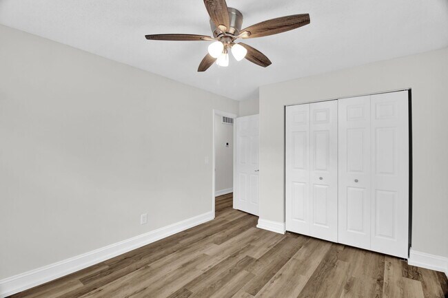 Building Photo - 3 Lord Foxley Ct