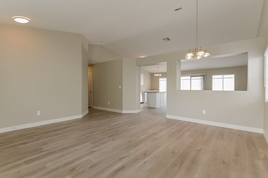 Building Photo - 1212 Autumn Ridge Cir
