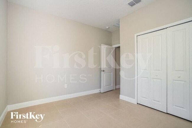 Building Photo - 568 Hummingbird Ct