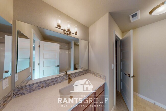 Building Photo - Brand New Home! Beautiful Steilacoom Ridge Home! Easy freeway access!