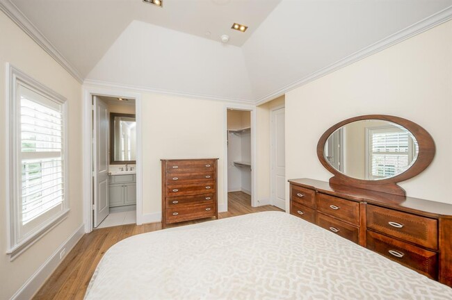Building Photo - 5410 Alder Cir