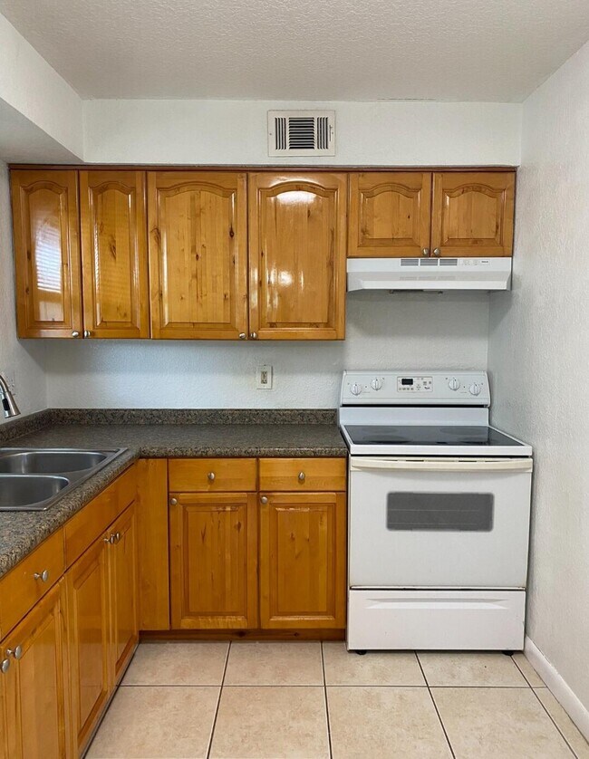 Building Photo - 124 Yacht Club Dr