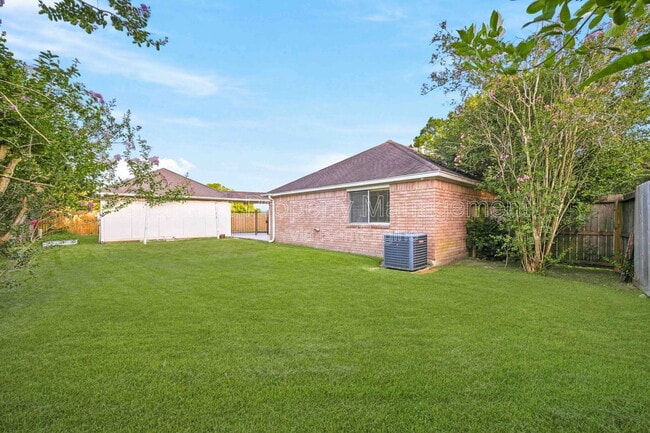 Building Photo - 15911 Moonrock Dr