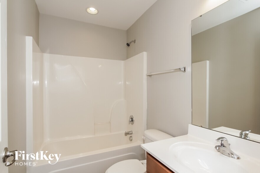 Building Photo - 3010 Robusta Court