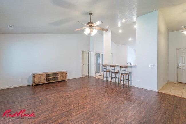 Building Photo - Partially Furnished 3 Bedroom Home with Co...
