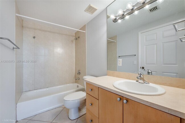 Building Photo - 2630 SW 28th St