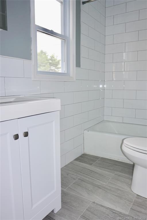 Building Photo - 15 Crofut Pl