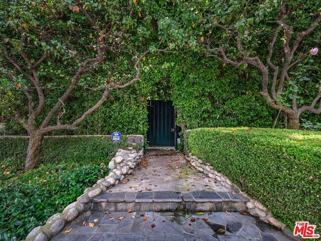 Building Photo - 1321 Hayworth Ave