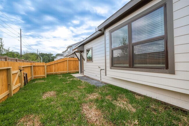 Building Photo - 27838 Western Crk Ct