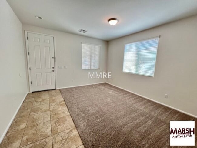 Building Photo - Beautiful 5 bedroom home with tons of livi...