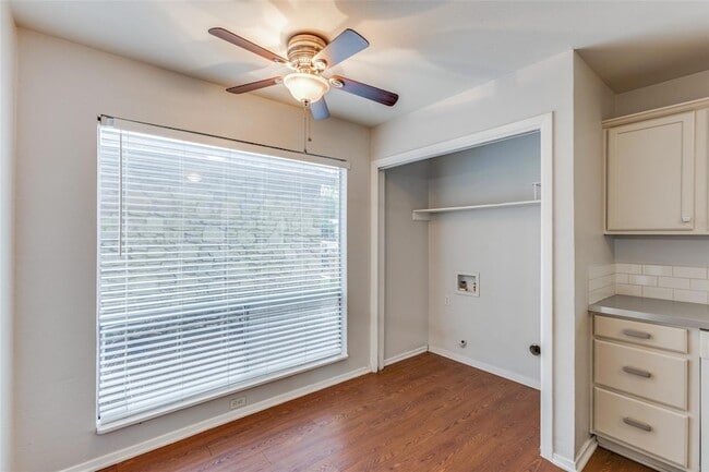 Building Photo - 1212 Hollow Creek Dr