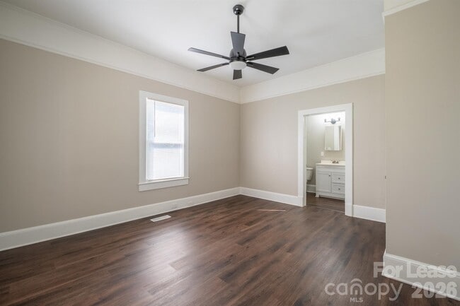 Building Photo - 809 Delane St