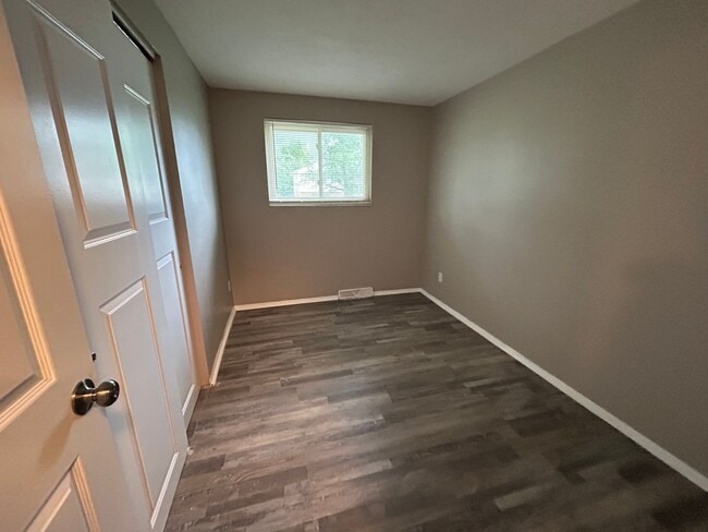 Building Photo - 3 Bedroom House