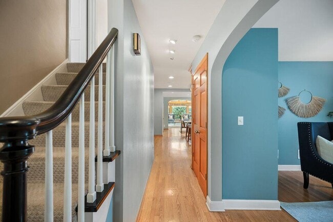 Building Photo - 5160 N Kent Ave