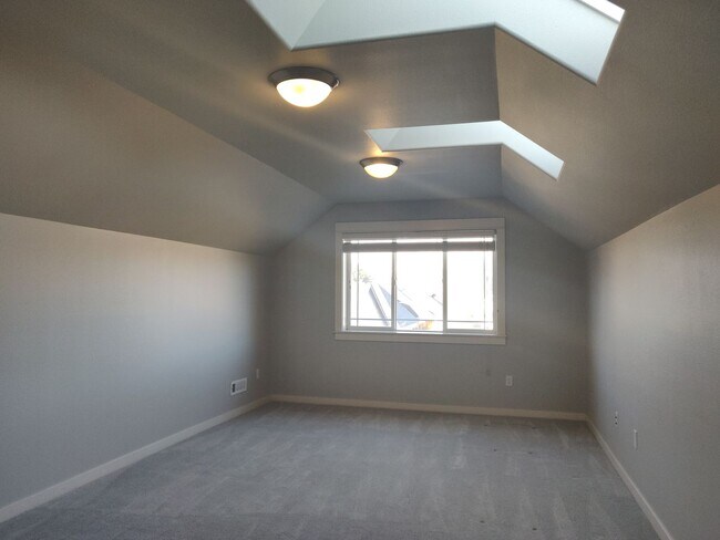 Building Photo - Stunning 4x2 with all bedrooms on the main...