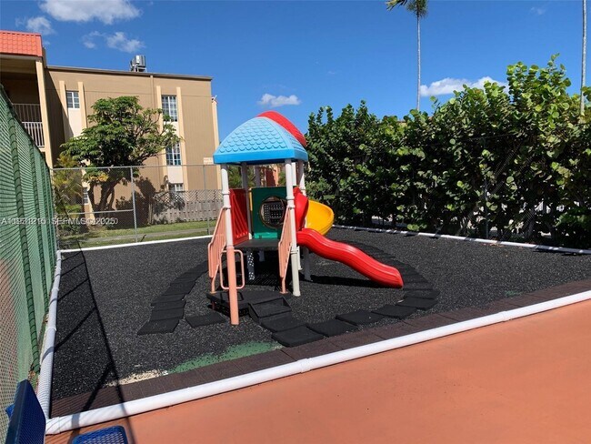 Building Photo - 5201 Geneva Ct