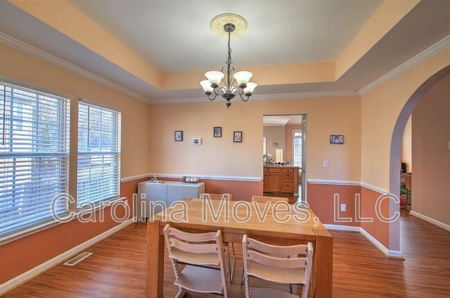 Building Photo - 512 S Orchard Farms Ave