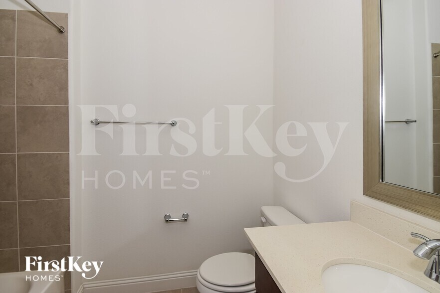 Building Photo - 2811 Winchester Ave