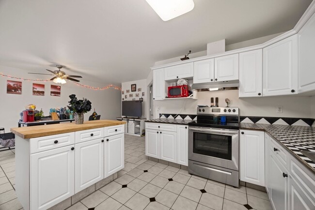 Building Photo - 1301-1305 Mitchell Ave